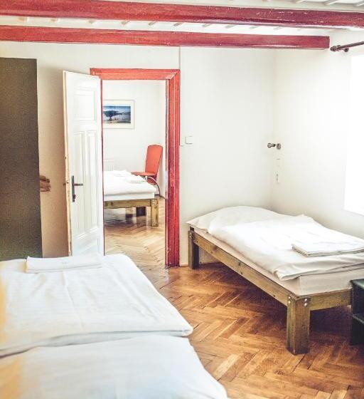 غرفة عائلية, Retro Hotel Pod Zvičinou