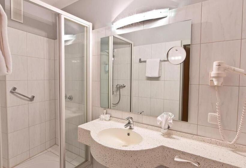 标准间, Astor & Apart