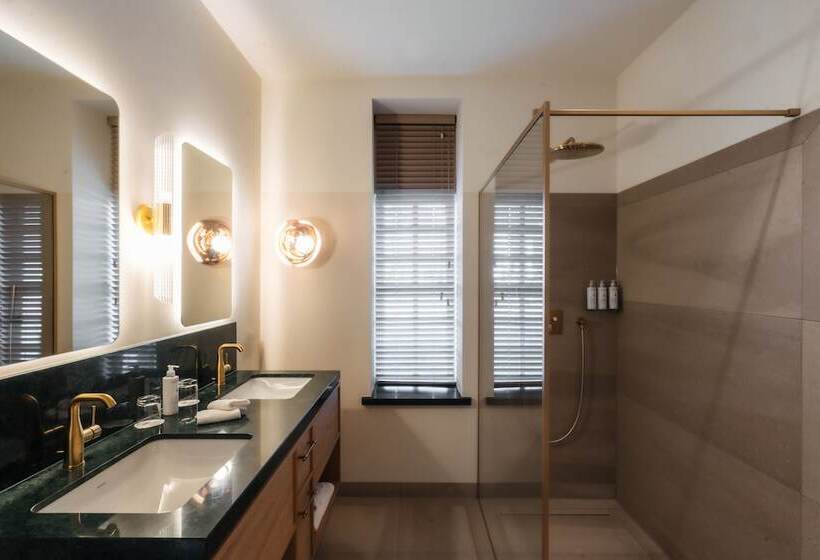 سوییت جونیور, Château St Gerlach   Oostwegel Collection, Member Of Relais And Châteaux