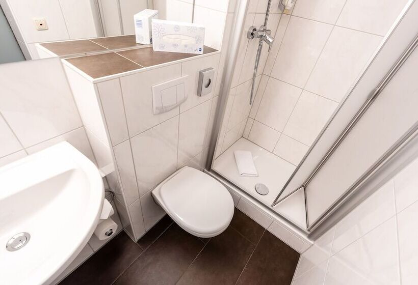 Pokój Czteroosobowy Standard, Demas München Unterhaching