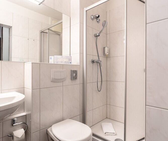 Pokój Czteroosobowy Standard, Demas München Unterhaching