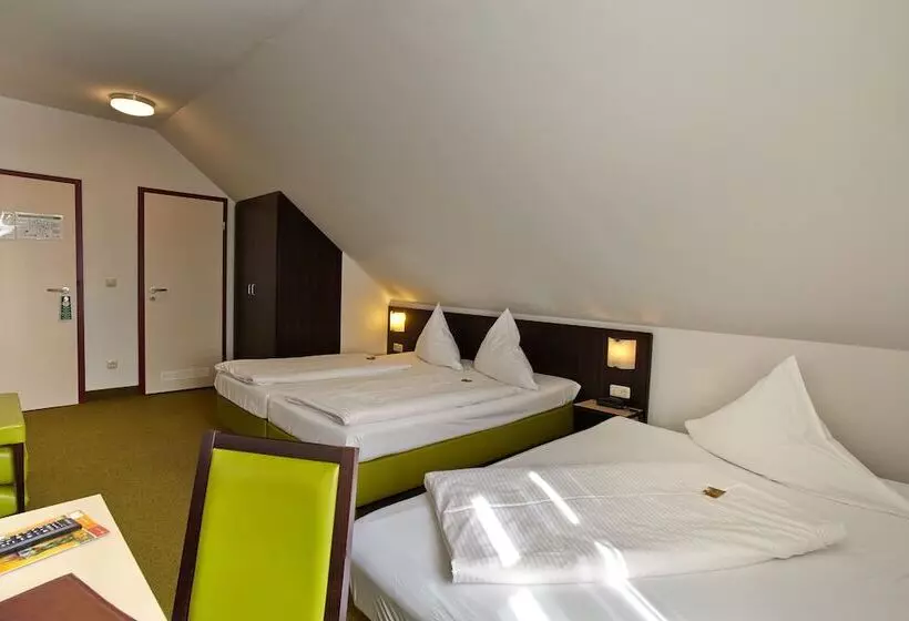 Chambre Quadruple Standard, Demas München Unterhaching