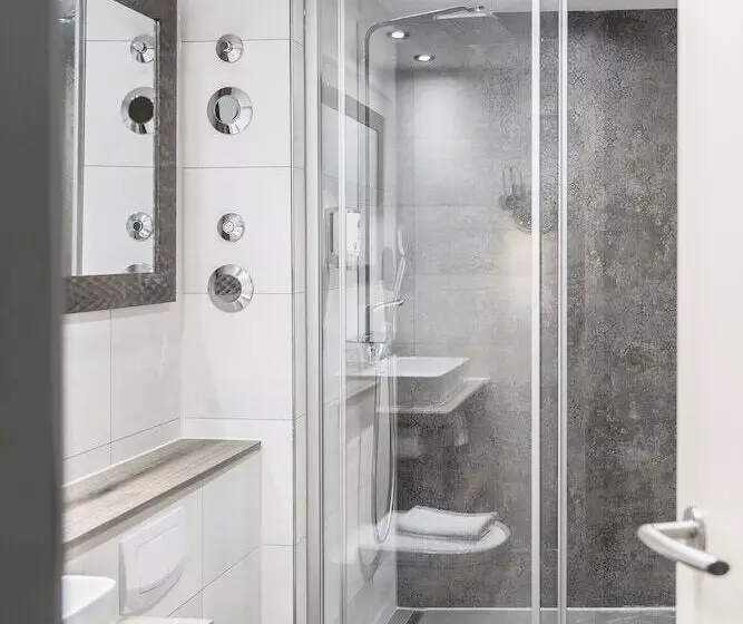 Chambre Affaires, Demas München Unterhaching