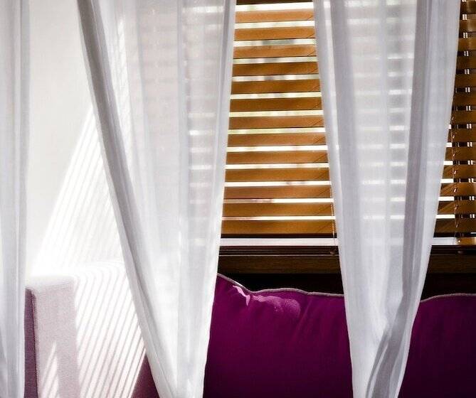 Номер Клуб, Hillside Beach Club