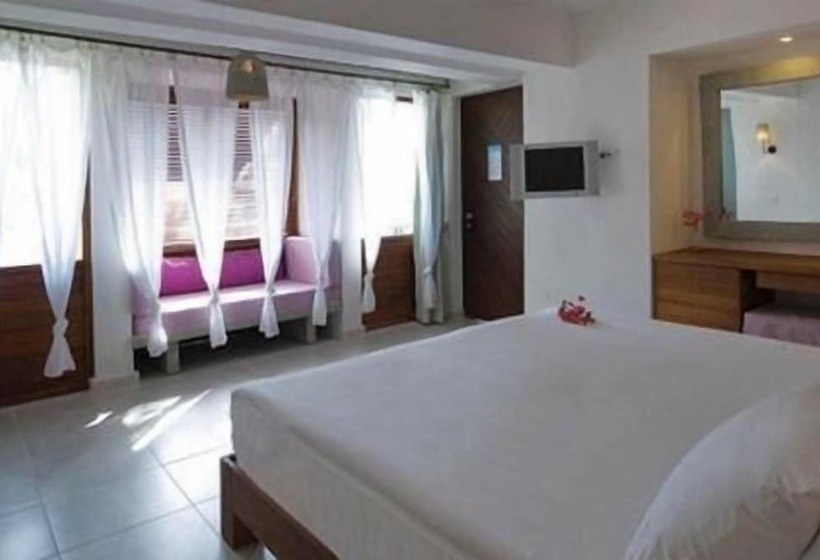 Номер Клуб, Hillside Beach Club