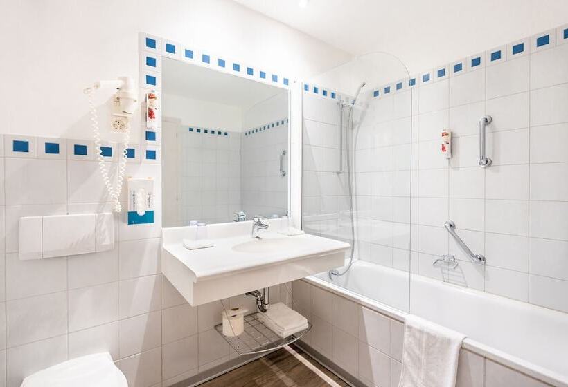 غرفة قياسية مطلّة علي البحيرة, Hôtel Alpes & Lac