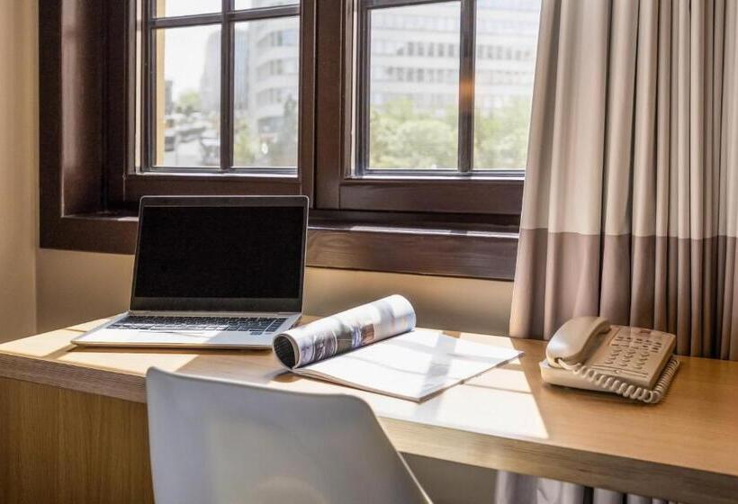 Standaard Éénpersoonskamer met Tweepersoonsbed, Ibis Hotel Brussels Off Grand Place