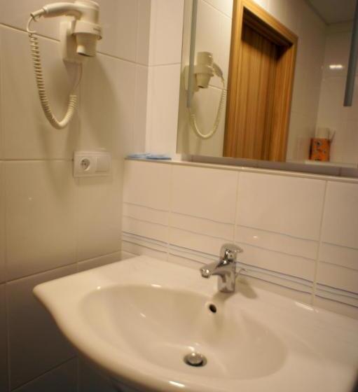 غرفة ديلوكس, Labe