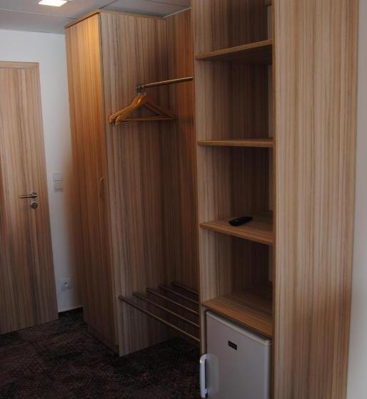 غرفة ديلوكس, Labe