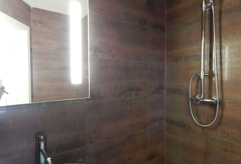 Номер Стандарт, Montree