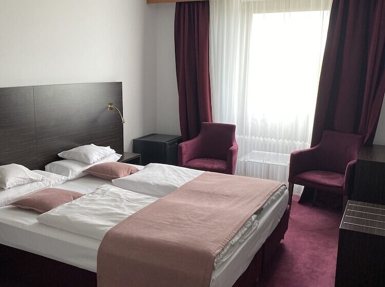 Номер Стандарт, Montree