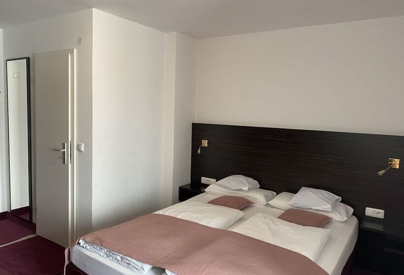 Номер Стандарт, Montree