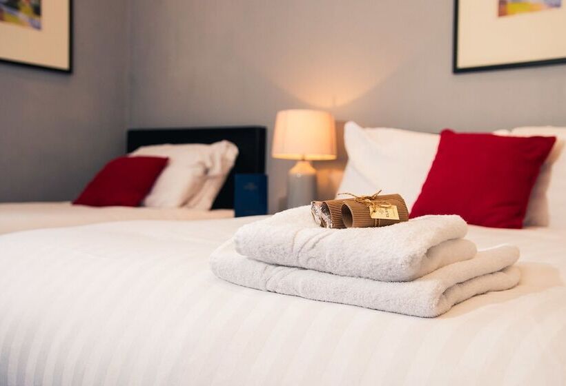 غرفة عائلية, Royal Kings Arms