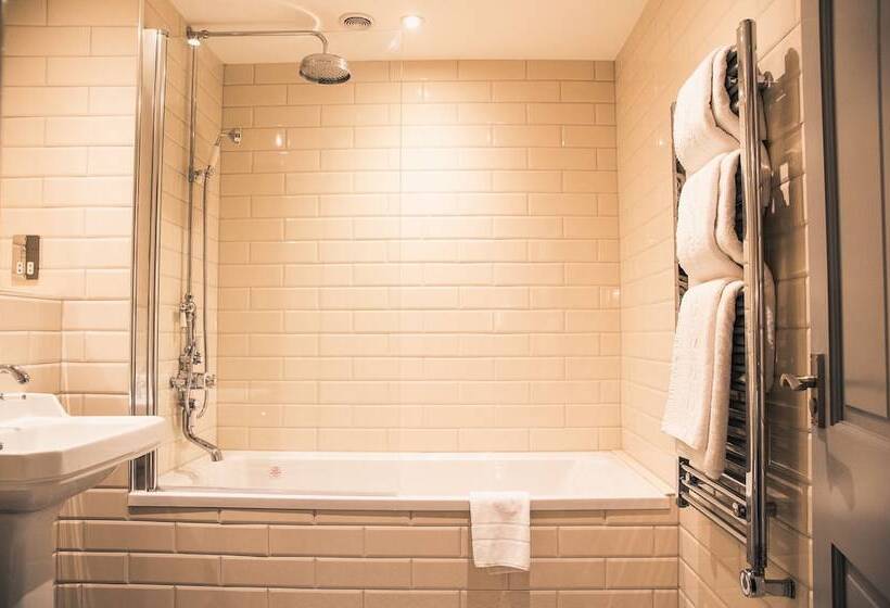 غرفة سوبيريور, Royal Kings Arms