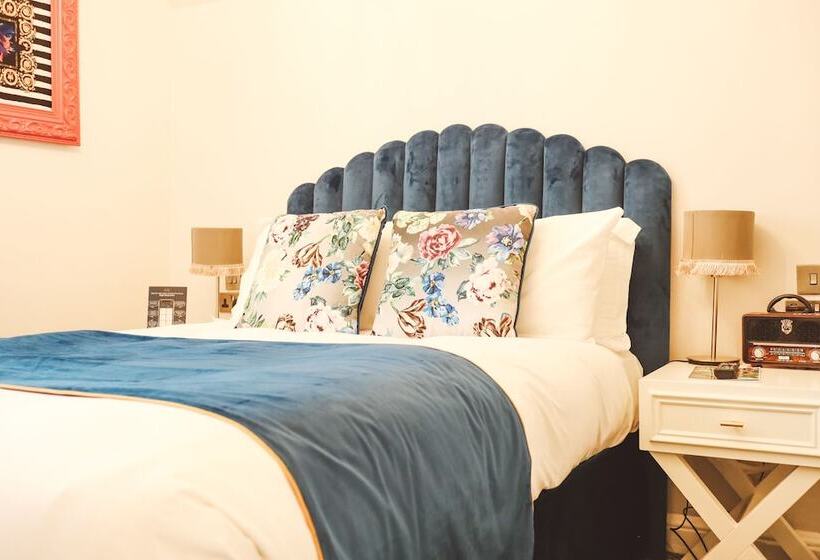 غرفة سوبيريور, Royal Kings Arms