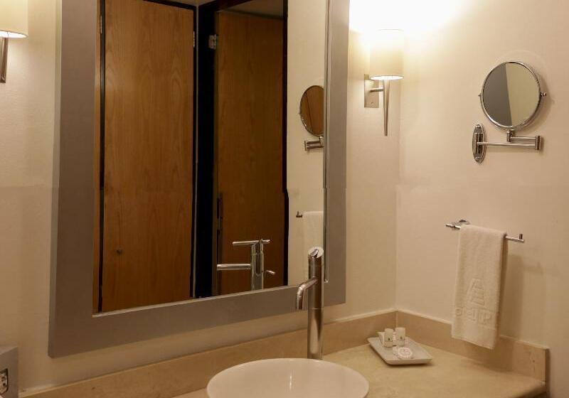 اتاق لوکس با چشمانداز دریا, Novotel Phuket Resort