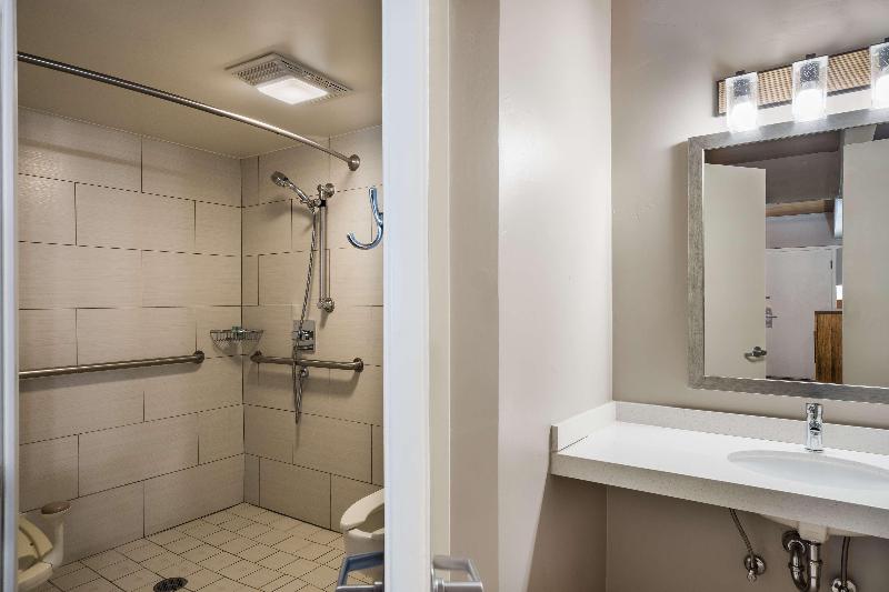 适合残疾人士使用的带超级大床的标准间, Best Western Antlers At Glenwood Springs