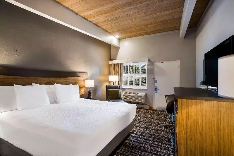 身障者適用キングサイズベッドルーム, Best Western Antlers At Glenwood Springs