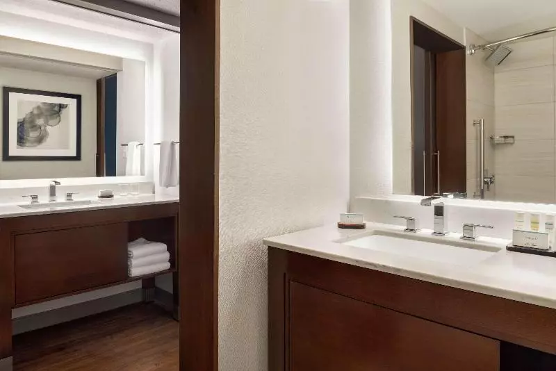 キングサイズベッドのスタンダードルーム, Comfort Inn I17 & I40