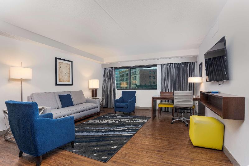 스탠다드 룸 킹사이즈 침대, Comfort Inn I17 & I40