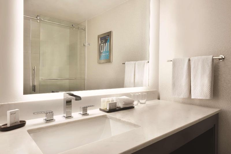 اتاق استاندارد با تخت بزرگ, Comfort Inn I17 & I40