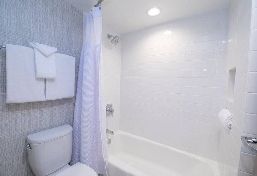 غرفه قياسيه سريرين مزدوجين, Crowne Plaza Providence Warwick , An Ihg