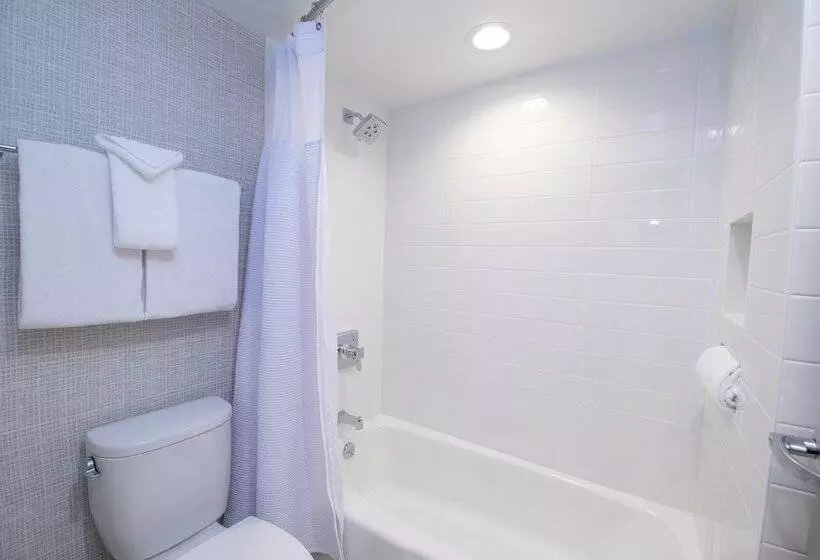 اتاق استاندارد با 2 تخت دوبل, Crowne Plaza Providence Warwick , An Ihg