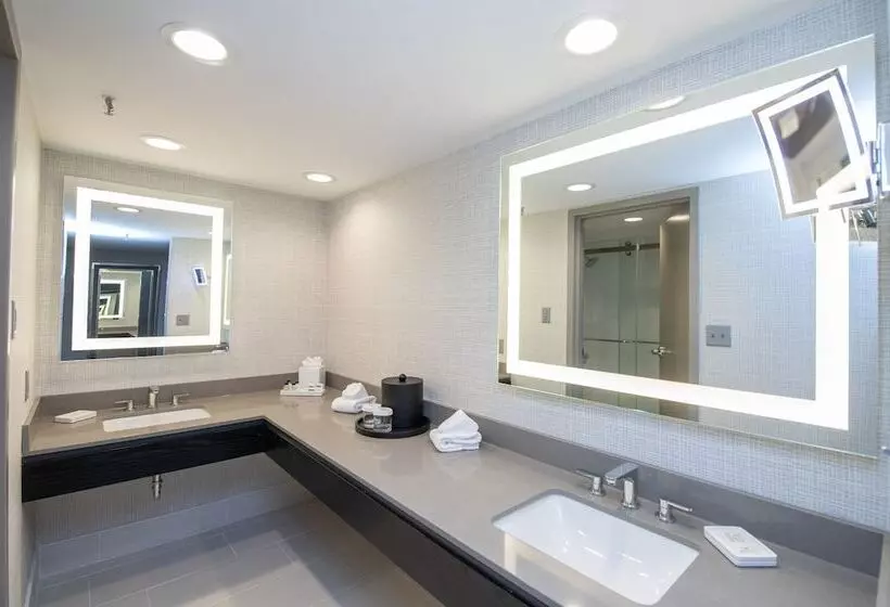 اتاق استاندارد با 2 تخت دوبل, Crowne Plaza Providence Warwick , An Ihg