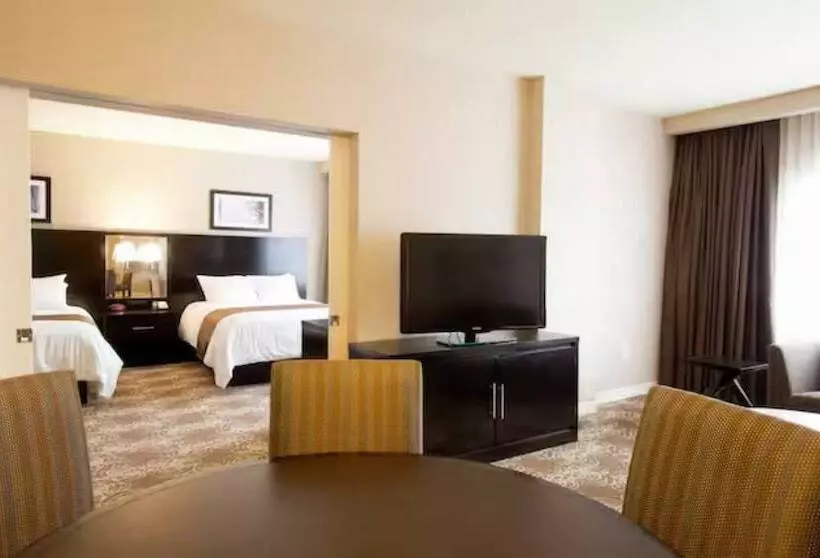سوییت خانوادگی, Doubletree By Hilton Hotel Binghamton