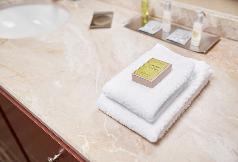 Люкс с Балконом, Doubletree Suites By Hilton Hotel Cincinnati   Blue Ash