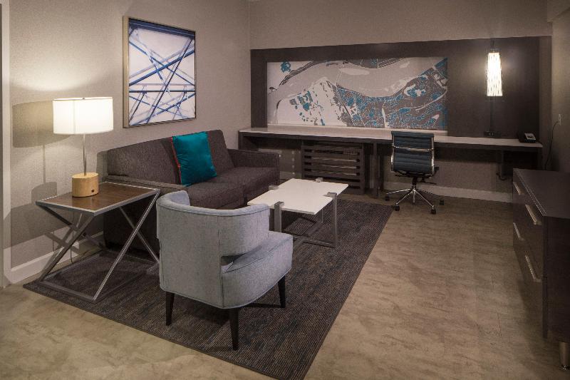 Люкс Кровать Кинг, Indigo Harrisburg   Hershey, An Ihg