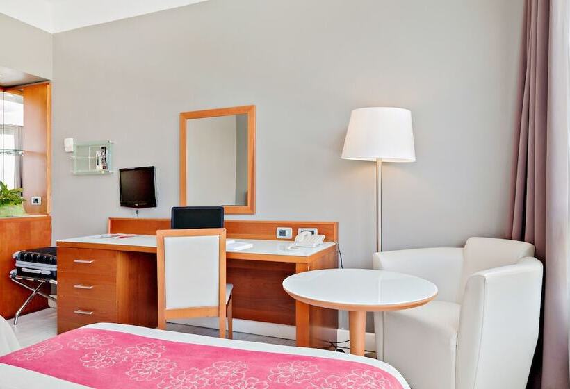 اتاق استاندارد چهار تخته, Italiana Hotels Florence