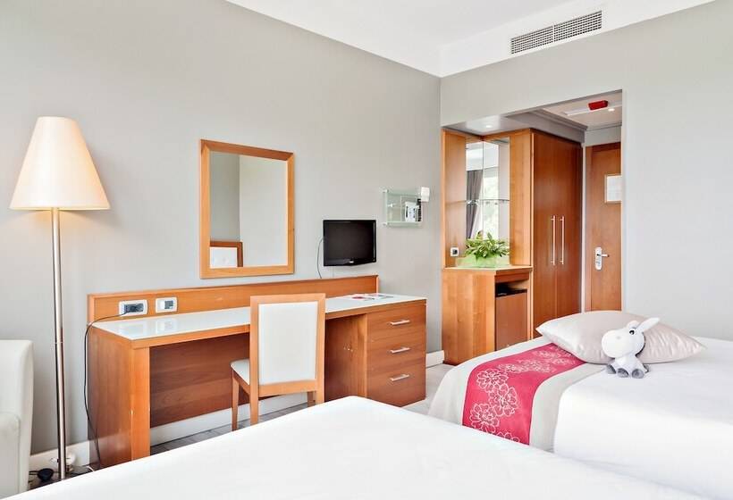 اتاق استاندارد چهار تخته, Italiana Hotels Florence