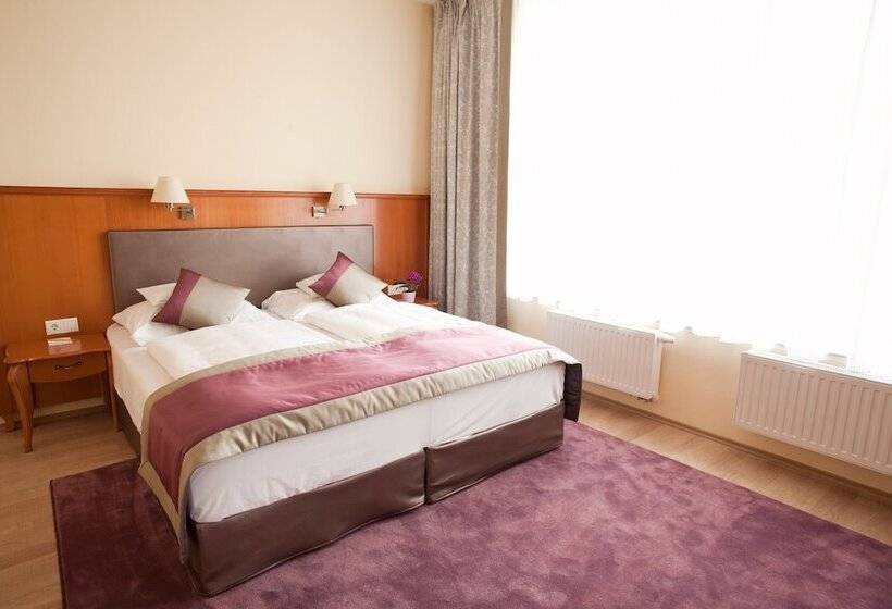 غرفة سوبيريور, Pannonia