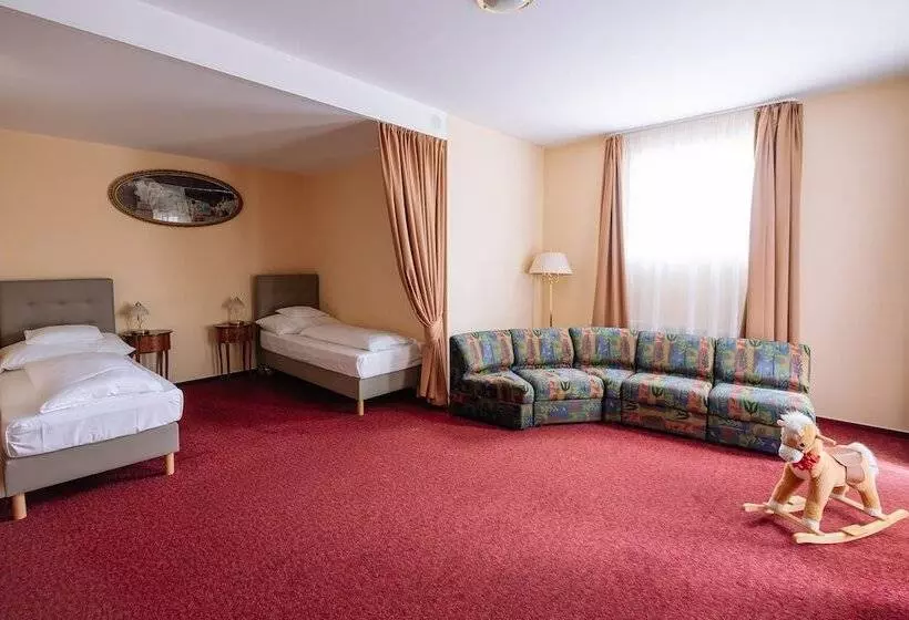 سوییت خانوادگی, Pannonia