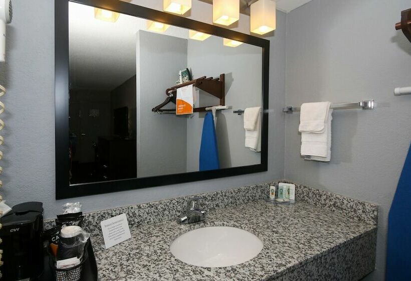 带2个双人床的标准工作室, Quality Inn Clinton  Laurens I26