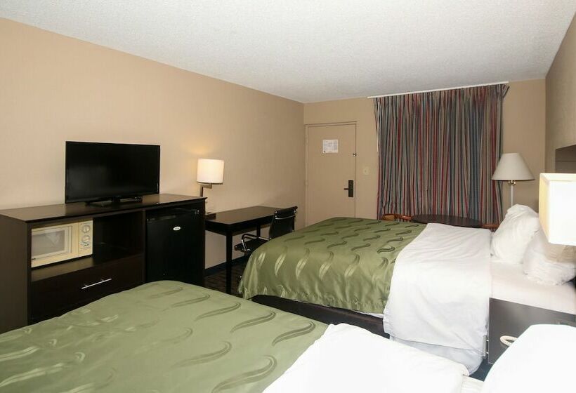 带2个双人床的标准工作室, Quality Inn Clinton  Laurens I26
