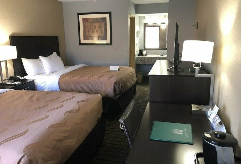 带2个双人床的标准工作室, Quality Inn Clinton  Laurens I26
