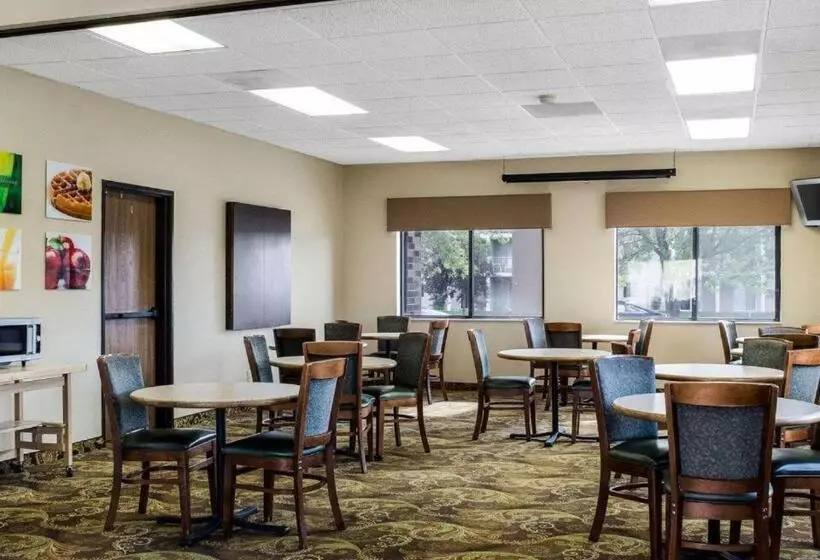 スイート, Quality Suites Near West Acres