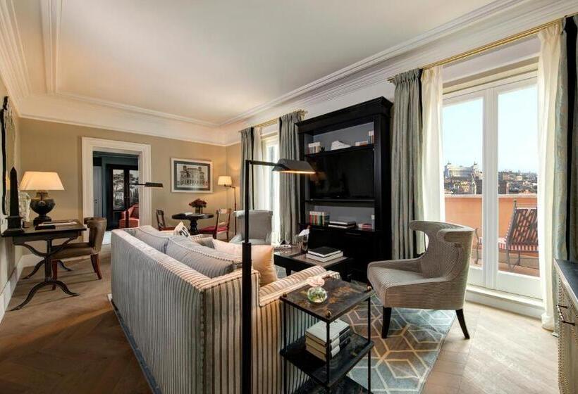 סוויטה עם טרסה, Rocco Forte Hotel De La Ville