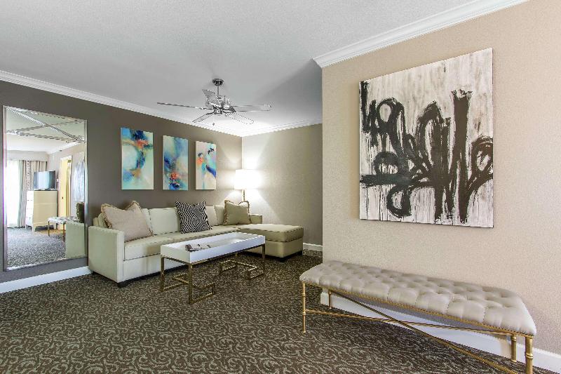 스위트 킹사이즈 침대, The Burgundy Hotel, Tapestry Collection By Hilton
