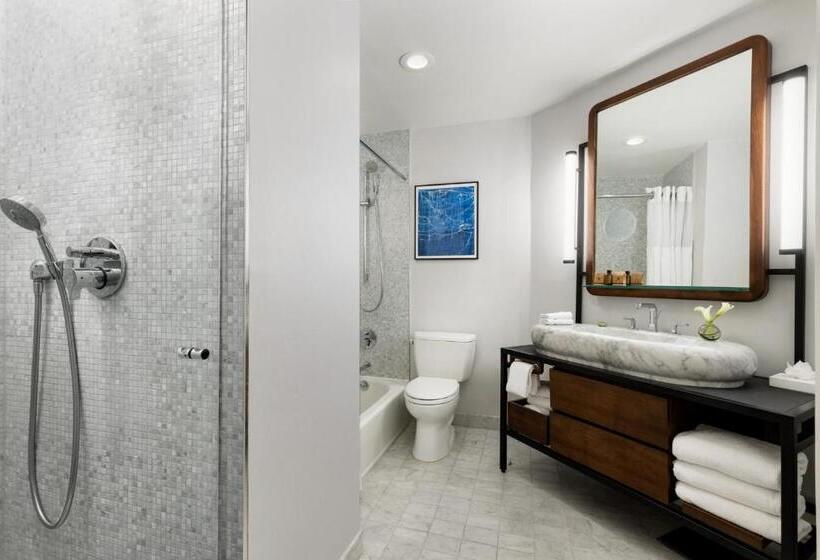 Deluxe Suite King Bed, Hotel Seville Nomad
