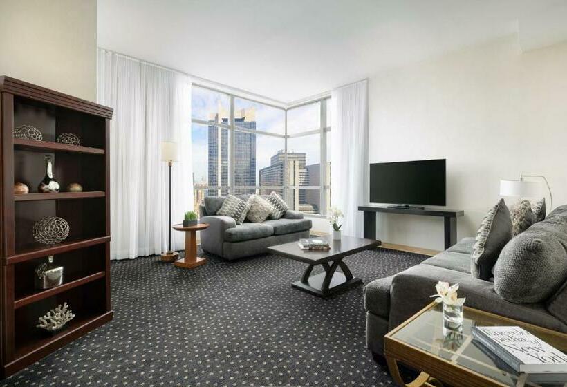 带大床的套房, Millennium Hotel Broadway Times Square