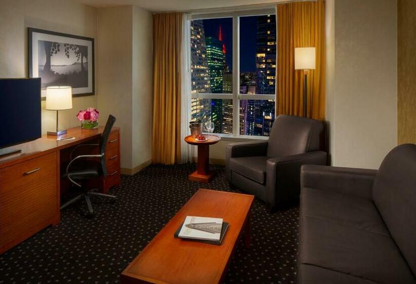 带大床的套房, Millennium Hotel Broadway Times Square