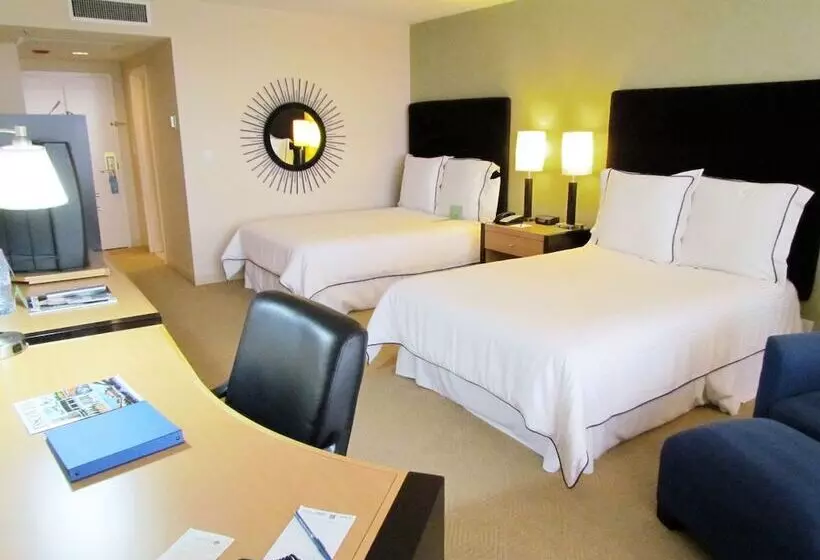 اتاق لوکس, Pacific Palms Resort And Golf Club