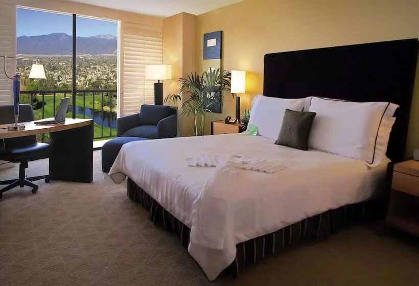 اتاق لوکس, Pacific Palms Resort And Golf Club