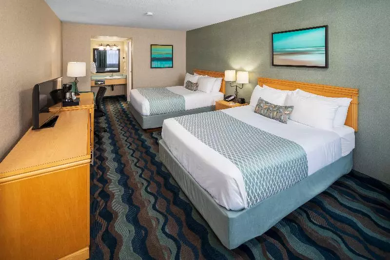 クイーンサイズベッドのスタンダードルーム, Accent Inns Kelowna