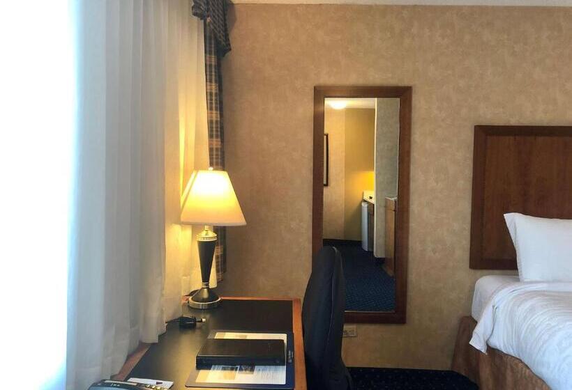２ダブルベッドのスタンダードルーム, Best Western Plus Suites Downtown Calgary