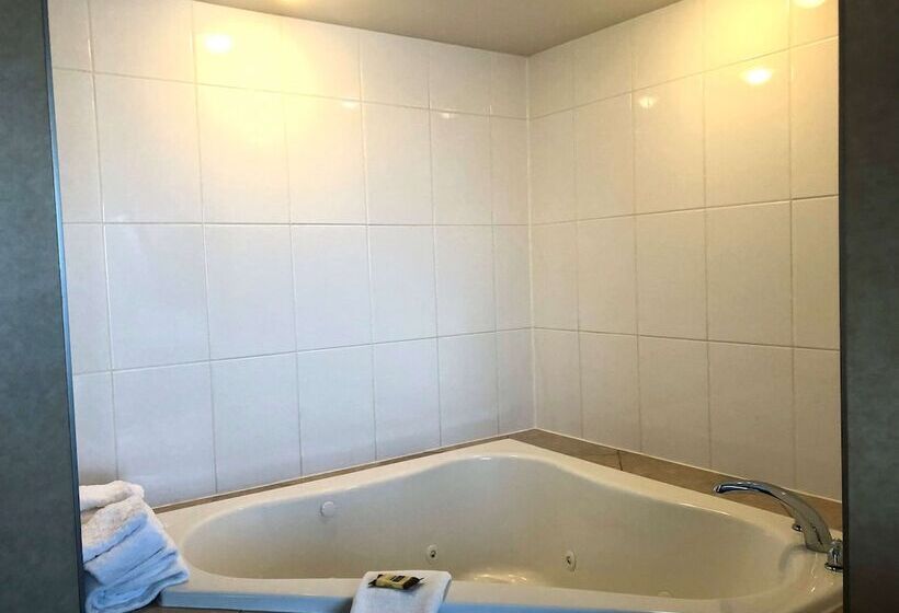 جناح مزود بجاكوزى, Best Western Plus Suites Downtown Calgary