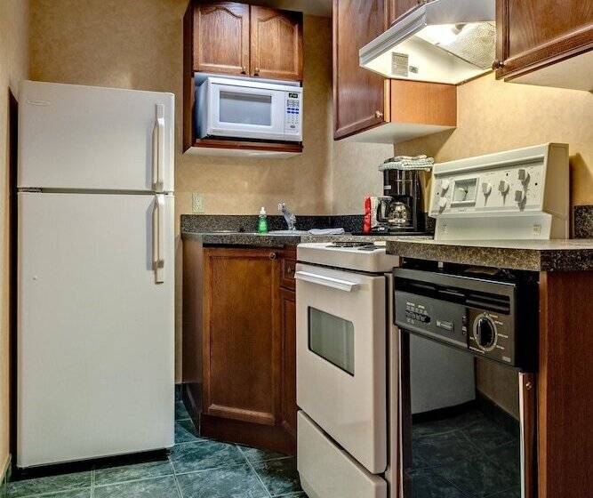 جناح مزود بجاكوزى, Best Western Plus Suites Downtown Calgary